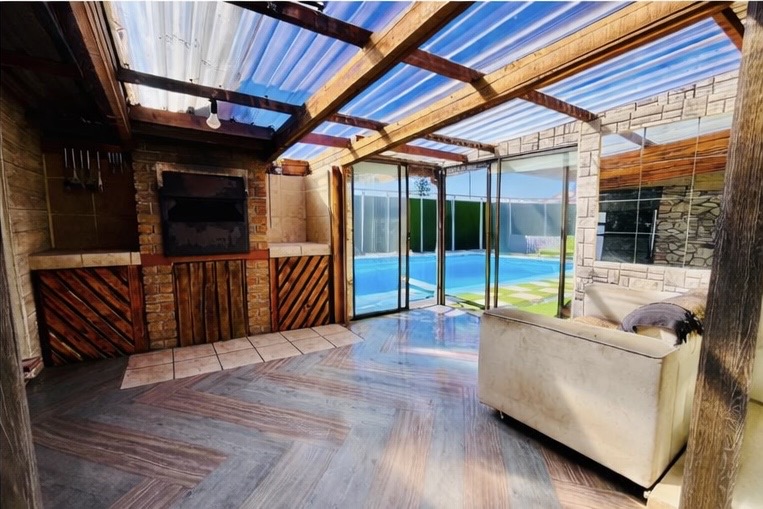 4 Bedroom Property for Sale in Wavecrest Western Cape